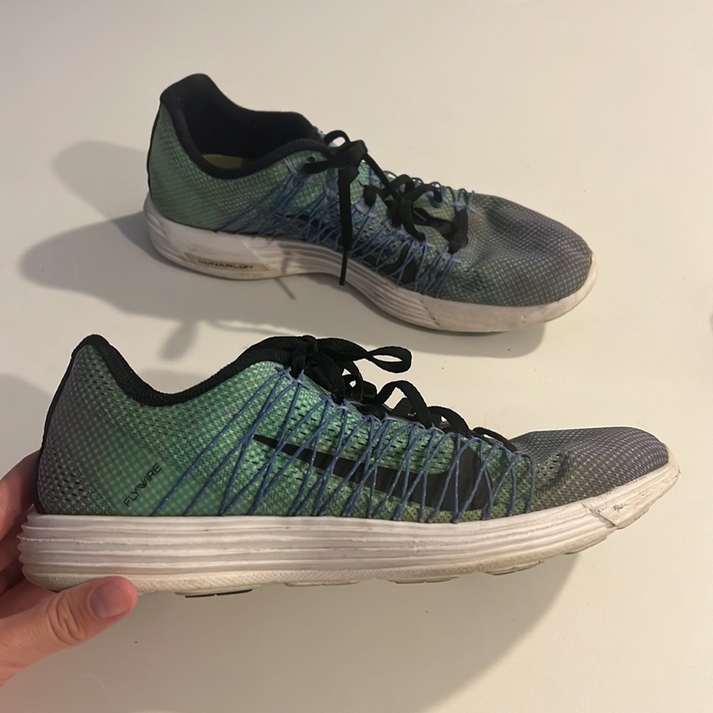 Nike Womens Lunaracer 3 Sneakers
